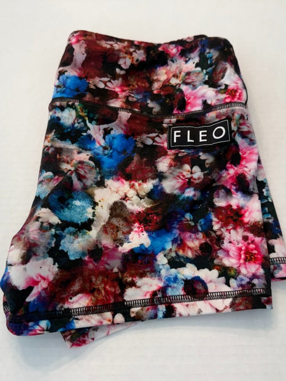 FLEO Dark Floral High Rise Shorts | 3.25" Inseam | Size Large | EUC